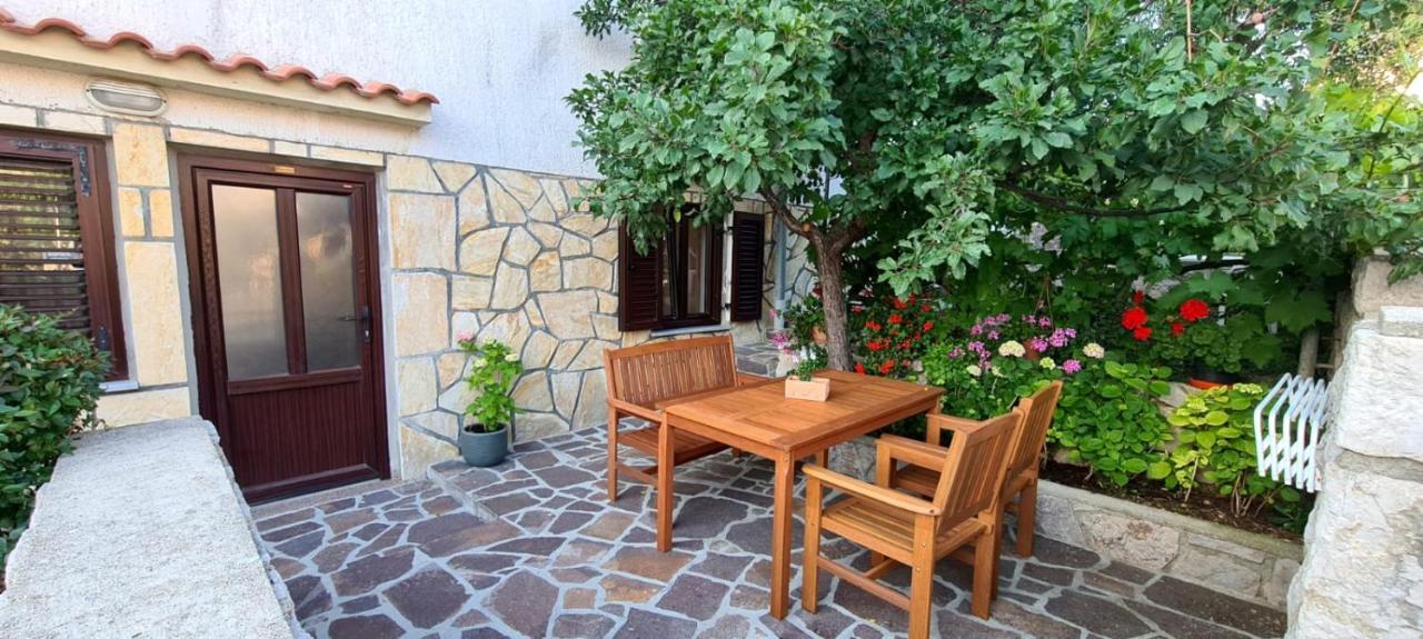 Muzic Apartament Cres
